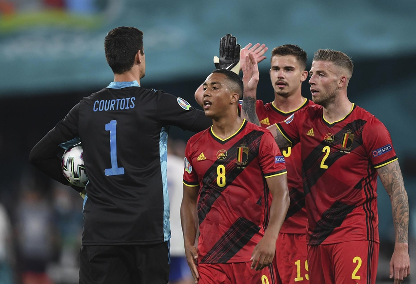  那不勒斯客场三球完胜罗马，奥斯梅恩双响建功  